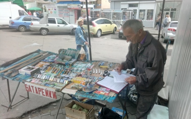 В Заводском районе борются со стихийными рынками Фото № 1 В Заводском районе борются со стихийными рынками Фото № 1