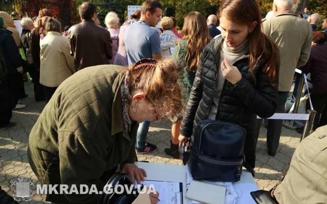 Мэр Николаева Александр Сенкевич встретился с жителями микрорайонов, прилегающих к Народному саду Фото № 9 Мэр Николаева Александр Сенкевич встретился с жителями микрорайонов, прилегающих к Народному саду Фото № 9