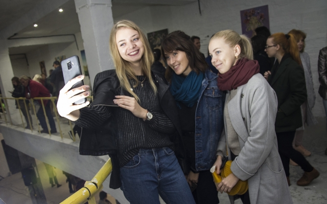 Жители Николаева и гости города увидели «GLAZA» художницы Марины Холодной и работы инкогнито Фото № 5 Жители Николаева и гости города увидели «GLAZA» художницы Марины Холодной и работы инкогнито Фото № 5