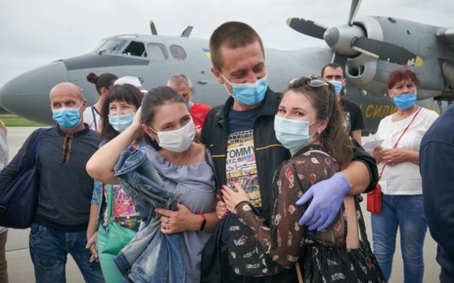 14 украинских моряков вернулись домой после 3-летнего заключения в Ливии, в том числе и николаевцы (ФОТО) Фото № 1 14 украинских моряков вернулись домой после 3-летнего заключения в Ливии, в том числе и николаевцы (ФОТО) Фото № 1