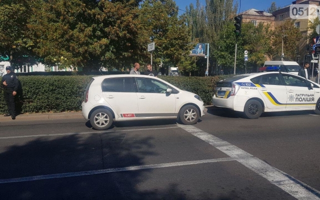 На Центральном проспекте произошла авария с участием мотоцикла и двух автомобилей Фото № 1 На Центральном проспекте произошла авария с участием мотоцикла и двух автомобилей Фото № 1