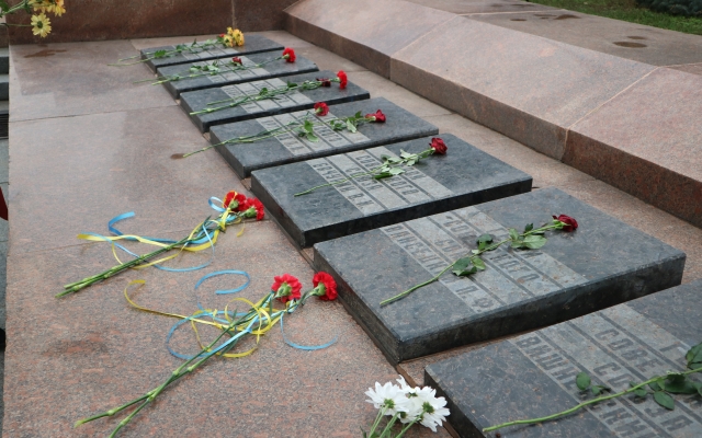 В Николаеве прошли торжества ко Дню освобождения Украины от нацистских захватчиков Фото № 10 В Николаеве прошли торжества ко Дню освобождения Украины от нацистских захватчиков Фото № 10