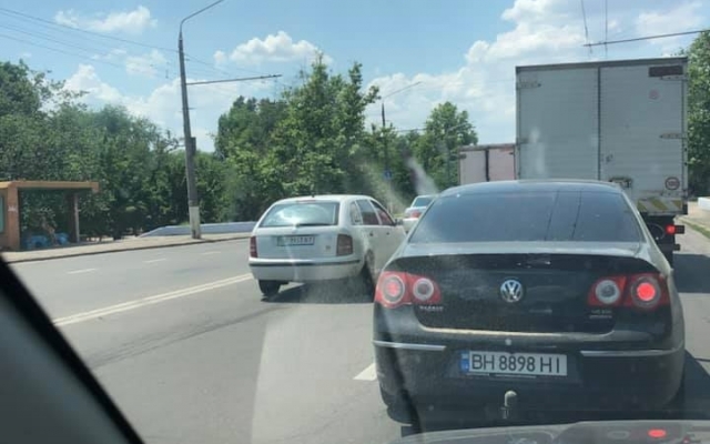 Люди теряют сознание, дети плачут, туалет под каждым деревом, - более трех часов в пробках Фото № 0 Люди теряют сознание, дети плачут, туалет под каждым деревом, - более трех часов в пробках Фото № 0