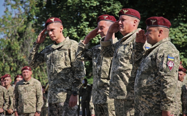 Жители Николаева почтили память павших десантников Фото № 35 Жители Николаева почтили память павших десантников Фото № 35