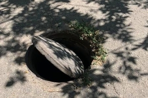 В Николаеве женщина провалилась в люк Фото № 0 В Николаеве женщина провалилась в люк Фото № 0