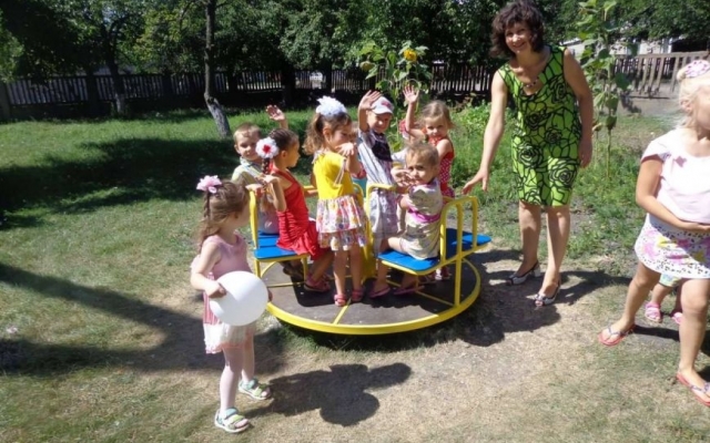 Новая площадка для детей в детском саду Новая площадка для детей в детском саду