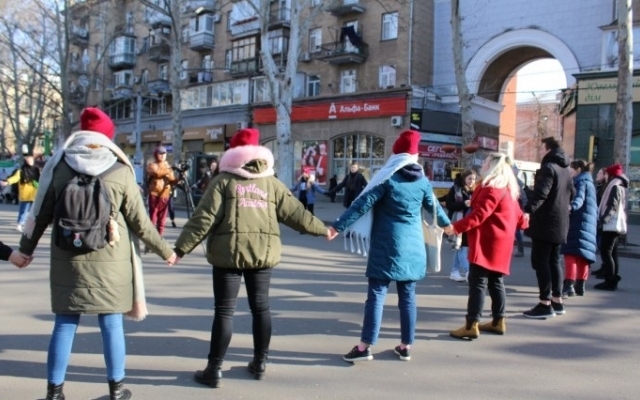 «Соборная страна»: в центре Николаева студенты УАЛ создали живой круг единства Фото № 7 «Соборная страна»: в центре Николаева студенты УАЛ создали живой круг единства Фото № 7