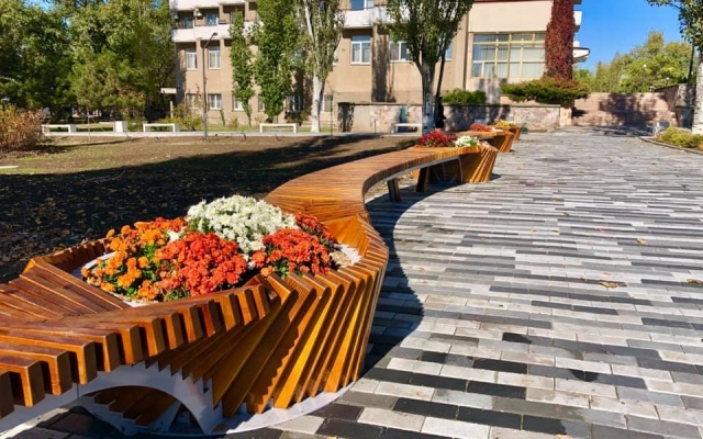В Николаеве продолжают благоустраивать сквер В Николаеве продолжают благоустраивать сквер