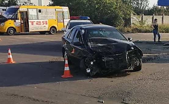 В микрорайоне Балабановка автомобиль «выехал на «встречку» и спровоцировал аварию, есть пострадавший Фото № 0 В микрорайоне Балабановка автомобиль «выехал на «встречку» и спровоцировал аварию, есть пострадавший Фото № 0