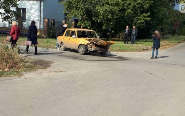 На 2-й Военной столкнулись два автомобиля Фото № 0 На 2-й Военной столкнулись два автомобиля Фото № 0