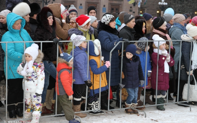 Сегодня в Николаеве открыли главную городскую елку Фото № 2 Сегодня в Николаеве открыли главную городскую елку Фото № 2