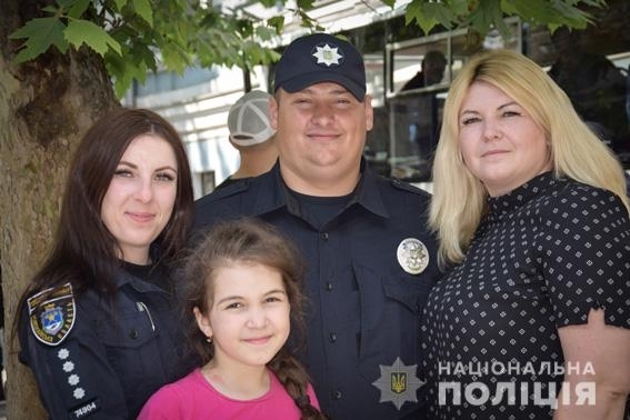 Очередной отряд николаевских полицейских отправился на стажировку в Луганскую область Фото № 3 Очередной отряд николаевских полицейских отправился на стажировку в Луганскую область Фото № 3