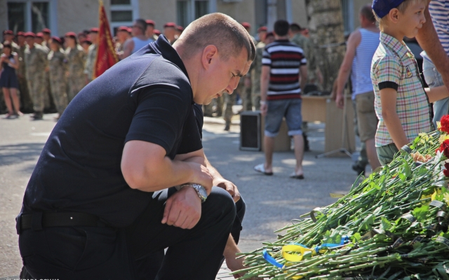 Жители Николаева почтили память павших десантников Фото № 62 Жители Николаева почтили память павших десантников Фото № 62