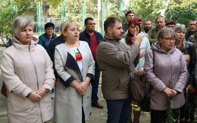 В Николаеве открыли мемориальную доску Николаю Гуцаленко, который погиб во время проведения антитеррористической операции Фото № 2 В Николаеве открыли мемориальную доску Николаю Гуцаленко, который погиб во время проведения антитеррористической операции Фото № 2