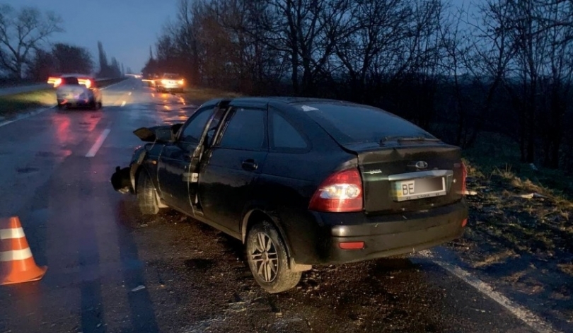 На Николаевщине в лобовом столкновении Лада Приора и Honda Civic пострадали люди Фото № 0 На Николаевщине в лобовом столкновении Лада Приора и Honda Civic пострадали люди Фото № 0