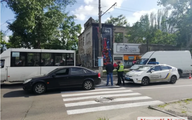 В Николаеве под колеса автомобиля попал 10-летний ребенок Фото № 1 В Николаеве под колеса автомобиля попал 10-летний ребенок Фото № 1