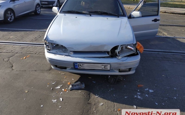 Учебный автомобиль стал причиной столкновения двух машин Фото № 2 Учебный автомобиль стал причиной столкновения двух машин Фото № 2