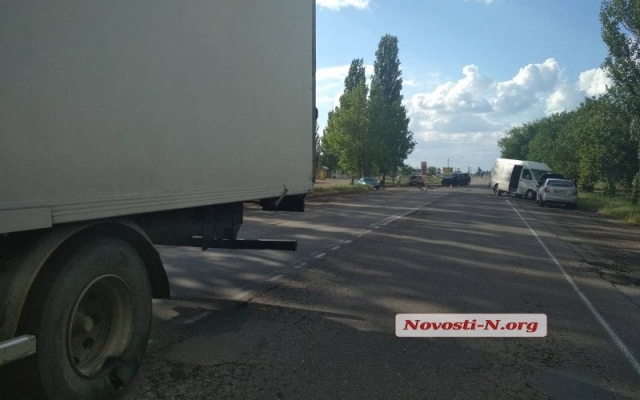 На трассе из-за жуткой аварии с пострадавшими образовались автомобильные заторы Фото № 8 На трассе из-за жуткой аварии с пострадавшими образовались автомобильные заторы Фото № 8