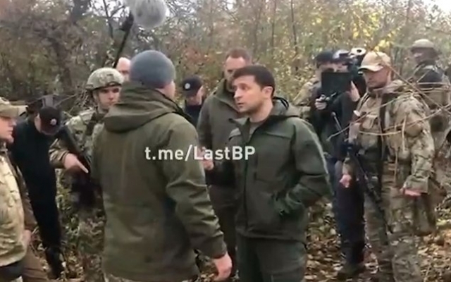 «Я не лох какой-то, оружие убери»: Зеленский поговорил с николаевским добровольцем в Золотом Фото № 0 «Я не лох какой-то, оружие убери»: Зеленский поговорил с николаевским добровольцем в Золотом Фото № 0