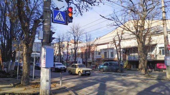 На перекрестке Большой Морской и Московской заработал светофор Фото № 1 На перекрестке Большой Морской и Московской заработал светофор Фото № 1