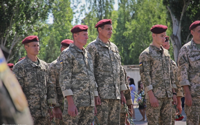 Жители Николаева почтили память павших десантников Фото № 47 Жители Николаева почтили память павших десантников Фото № 47