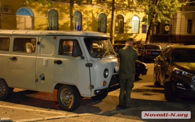 В Николаеве на Потемкинской несколько человек устроили дебош Фото № 2 В Николаеве на Потемкинской несколько человек устроили дебош Фото № 2