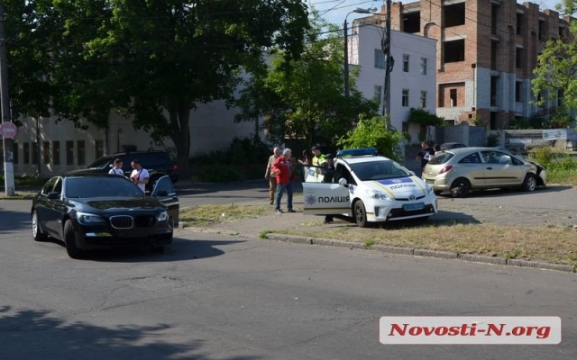 В центре Николаева столкнулись «БМВ» и «Опель» Фото № 0 В центре Николаева столкнулись «БМВ» и «Опель» Фото № 0