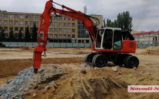 На площади Соборной рабочие обнаружили остатки памятника Ленину Фото № 1 На площади Соборной рабочие обнаружили остатки памятника Ленину Фото № 1