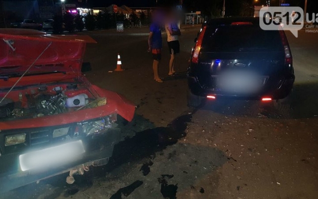 На Героев Украины произошла авария с участием трех автомобилей, пострадали женщина и ребенок Фото № 0 На Героев Украины произошла авария с участием трех автомобилей, пострадали женщина и ребенок Фото № 0