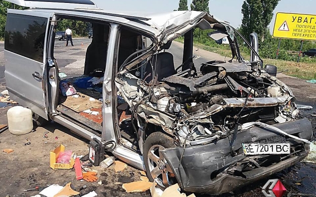Под Николаевом жуткое столкновение грузовика и «Mercedes»: трое погибших Фото № 0 Под Николаевом жуткое столкновение грузовика и «Mercedes»: трое погибших Фото № 0