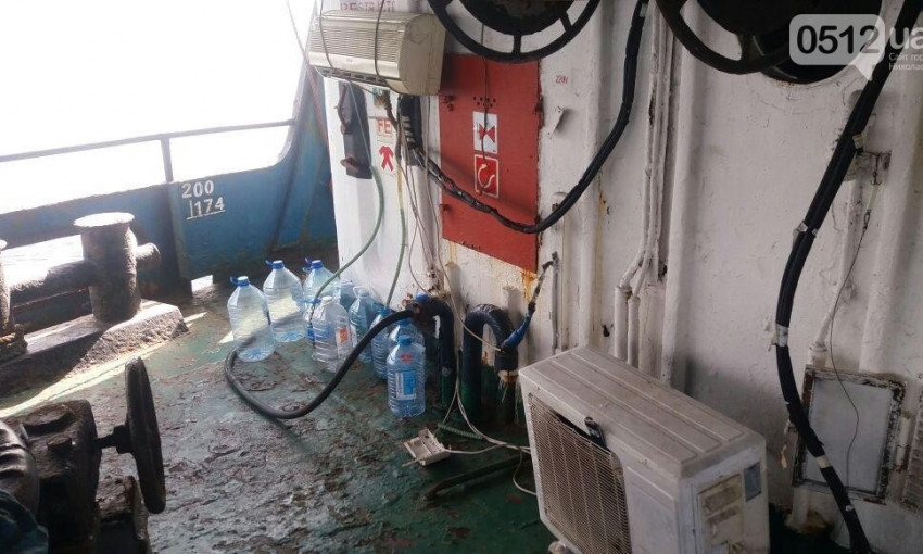 Экипаж теплохода с моряком из Николаева без воды и еды застрял в турецком порту
