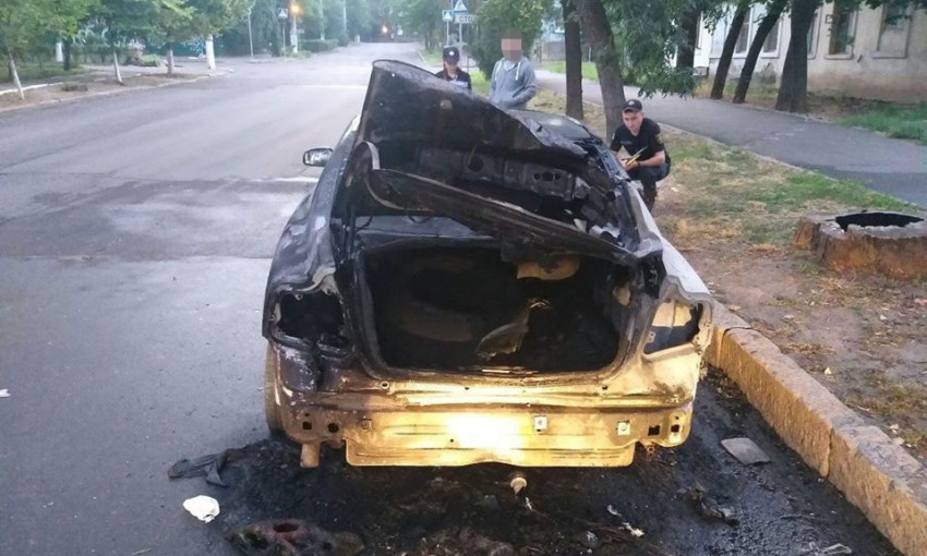 По факту ночного поджога автомобиля николаевская полиция открыла уголовное дело