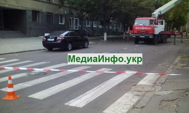 В связи с работами по кронированию деревьев в центре Николаева перекрыто движение