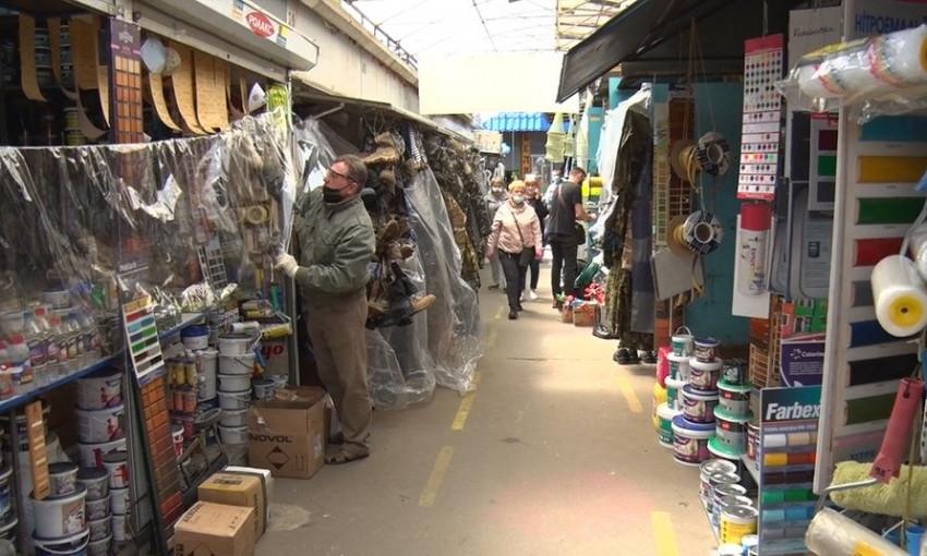 Карантин на рынке «Колос» - продавцы стараются, покупатели расслабились (видео)