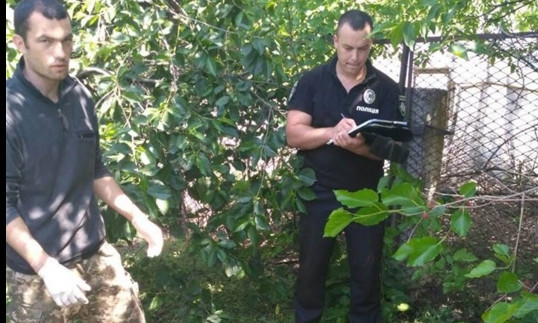 В Новой Одессе сотрудники полиции и охотник спасли местного жителя от волка с признаками бешенства (фото 18+)