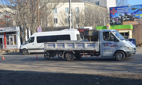 В Первомайске подросток на мопеде врезался в грузовик