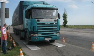 Ситуация критическая: на дорогах Николаева фуры создали транспортный коллапс