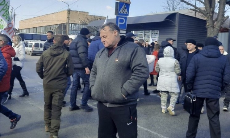 «Нахрен нам такой губернатор», - выступление активиста на митинге в Первомайске о том, как Стадник «прячется от людей»
