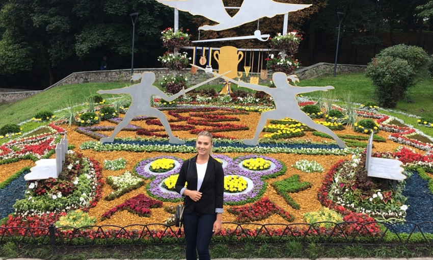 На «Спивочем поле» в Киеве открыли цветочную инсталляцию, посвященную известной николаевской спортсменке Ольге Харлан