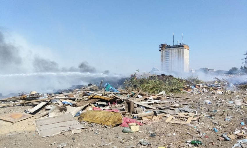 В Баштанском районе загорелась свалка бытовых отходов