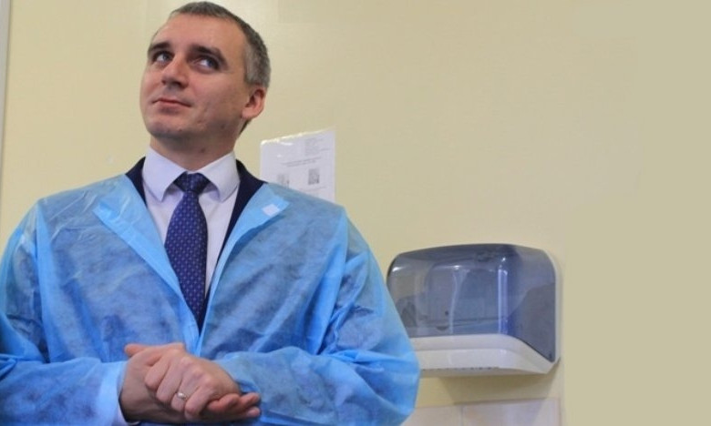 Медики городской больницы №4, куда был госпитализирован Александр Сенкевич, говорят, что  ничего страшного с мэром не случилось