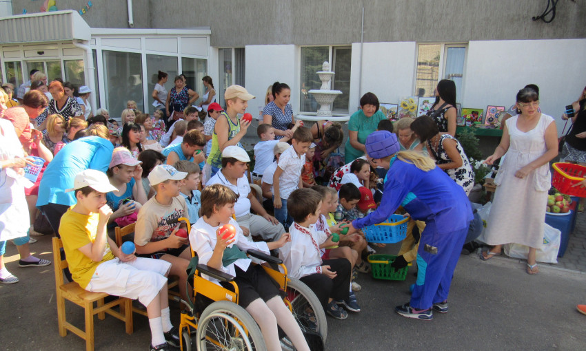 В городском центре социальной реабилитации детей-инвалидов «Цветик-семицветик» прошел День Знаний