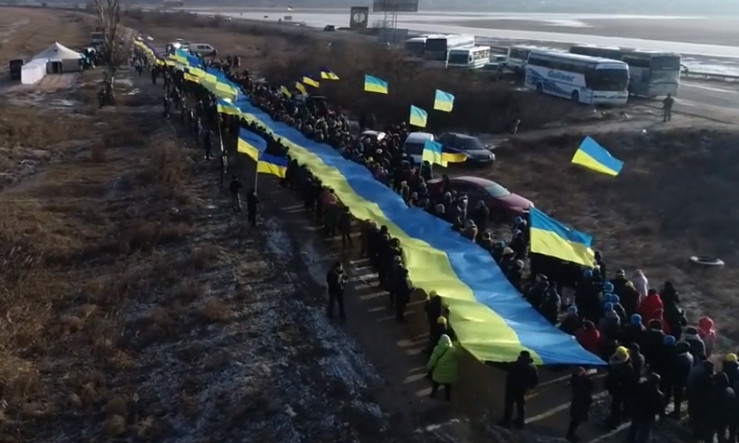 На  границе Николаевской и Одесской областей развернули 100-метровый украинский флаг