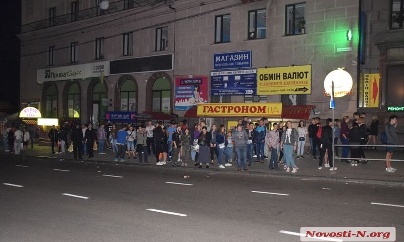 В Николаеве после праздничного концерта люди с трудом могли доехать домой