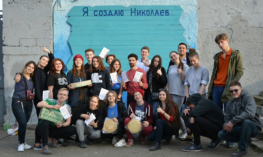 Молодежь Николаева с блинами и граблями восстановила креативное пространство «Понтон»