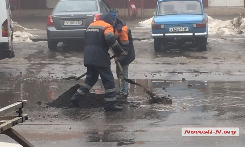 Как в Николаеве в условиях потепления проводят ремонт дорог