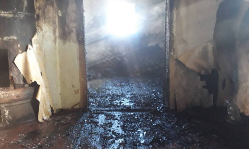 В Николаевской области из-за короткого замыкания в электросети загорелся двухэтажный дом
