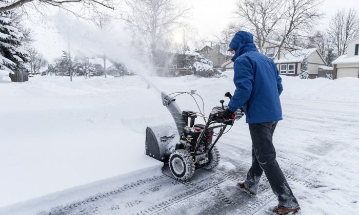Расчистка тротуаров от снега в Ингульском районе будет стоить 250 тысяч гривен