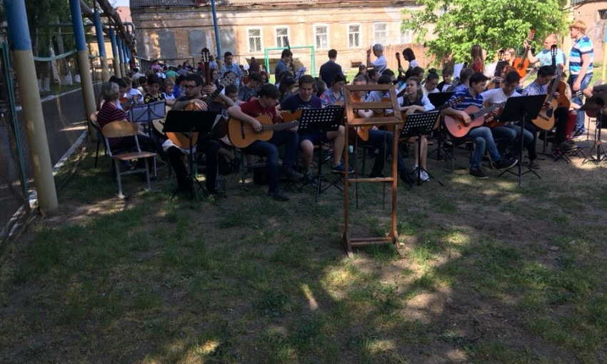 В Николаеве оркестр из более 140 гитаристов сыграет гимн Европы