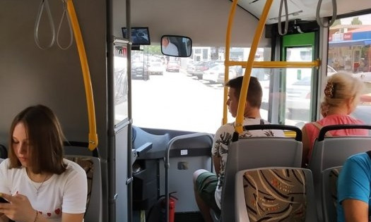 В Николаеве в новом лизинговом автобусе пассажир выбил двери ударом ноги